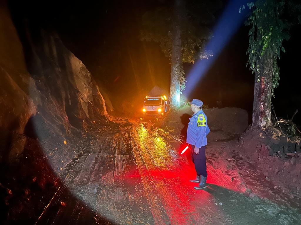 Jalan Piket Nol Longsor, Dialihkan ke Jalur&nbsp;Alternatif