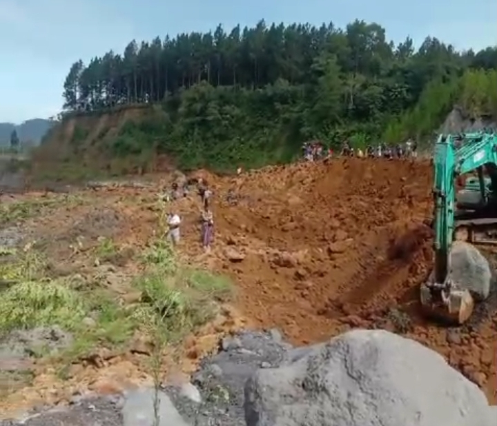 Akibat Longsor di Pronojiwo Lumajang 4 Korban&nbsp;Tertimbun