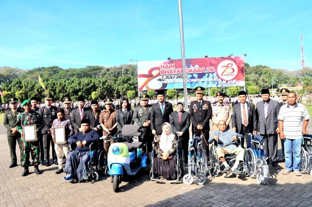 Puncak HUT Bhayangkara 78 Polres Lumajang Beri Bantuan ke&nbsp;Purnawirawan