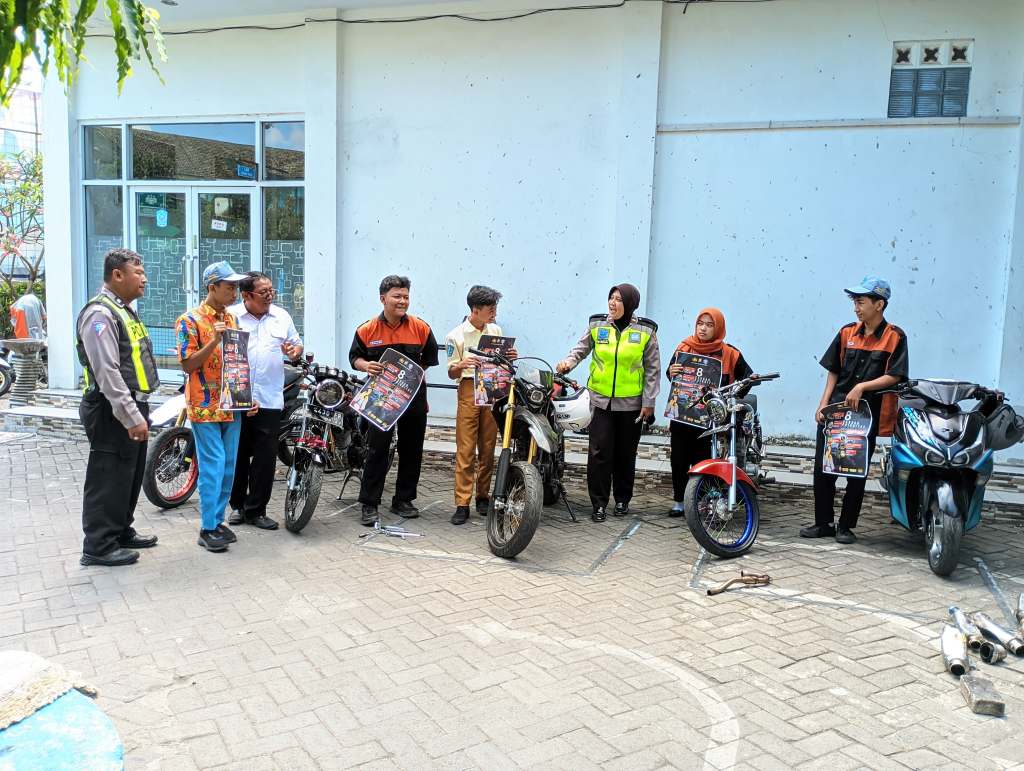 Satlantas Polres Lumajang Tertibkan Knalpot Brong di SMKN&nbsp;1